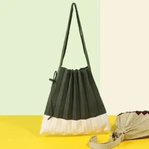 여성 니트백 아코디언 플리츠 가방 카키아이보리