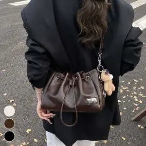 곰돌이 주머니 레더 숄더 크로스백 EL-1004365