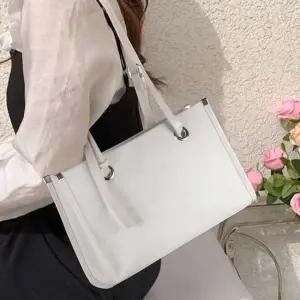 AN6074M 숄더 여행 쇼퍼백 여성 백 패션잡화 겨울 백 반달 여행 뽀글이 메신저백