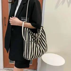 이시아르 에코백 캔버스가방 숄더백 블랙라인