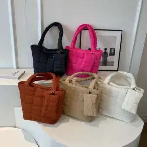 수납력좋은 퀄팅 포근한 패딩가방 빅사이즈 숄더백