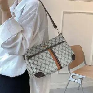 SZ8793 가 패션잡화 백 여성 핸드폰 슬링백 소가 여성