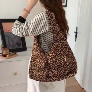 미콘 25008 여성 데일리 호피무늬 포켓 크로스백