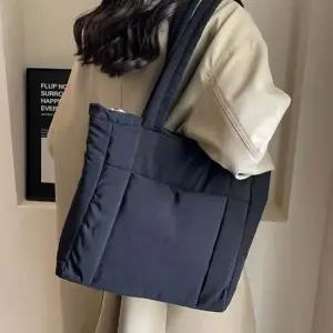 심플 베이직 여성 소프트 패딩 퀄팅 토트 숄더백