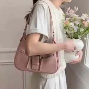 여성 가방 모던 스트릿 투포켓 버클 더블지퍼 끈조절 크로스백 숄더백