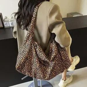 백 패션 크로스 브라운 여자가방 휘뚜루마뚜루 여성 숄더 호피 빅