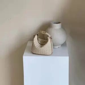 베이지 스트랩 탈부착 러블리 버킷백 라탄백 크로스백