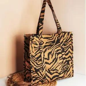 숄더백 지브라 호피 레오파드 스퀘어 가방 탄