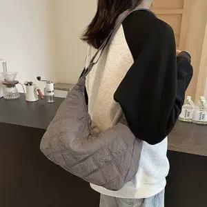 20대 30대 여성 데일리 캐주얼룩 퀄딩 가방 숄더백