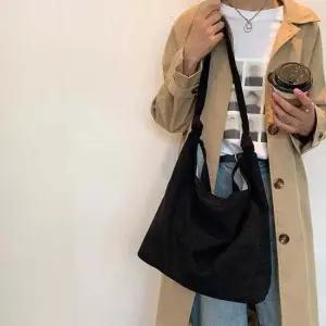 여자 데일리 출근 룩 무지 코듀로이 숄더 백 가방