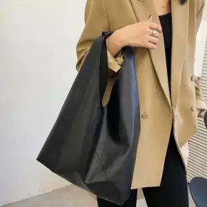 데일리 심플 소프트 레더 빅사이즈 토트백 블랙