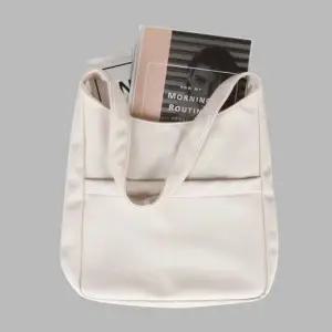 모던 포켓 레트로 숄더백 8011M