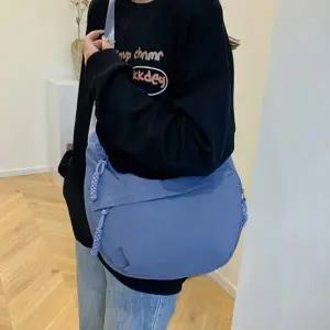 위드기프트 가벼운 고급워싱원단 크로와상 크로스백