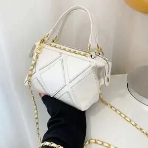 다이아 크로스백 귀여운 정장 체인줄 가방 화이트