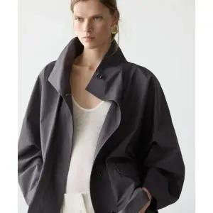 MASSIMO DUTTI [적립금 5%]쇼트 코튼 케이프 재킷 401922