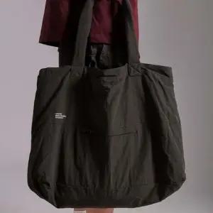 남자 여자 외출 스트릿 스타일 나일론 소재 대용량 토트백 숄더백