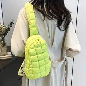 여성슬링백 여성 크로스 연두 가방 벨트백 허리가방 벨트 패딩 여자