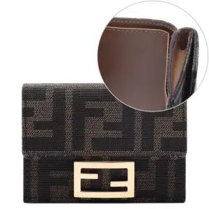 [펜디]26SS 여성 바게트 마이크로 트리폴드 반지갑 (8M0395 A98P F0A6E 26S)