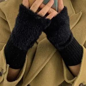 핸드워머 여성 퍼 핸드 손 워머 손목 반 장갑 블랙