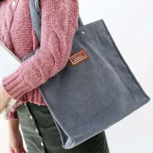 포근한 느낌의 파스텔 컬러 골덴 스퀘어 숄더백 가방