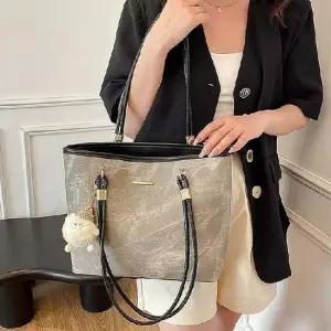 여성 숄더백 마블 키링 데일리백