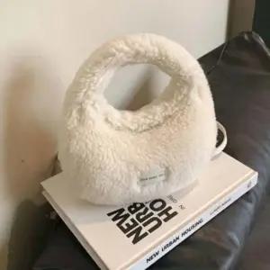 겨울가방 미니백 뽀글이 토트 투웨이 크로스백 동글 숄더