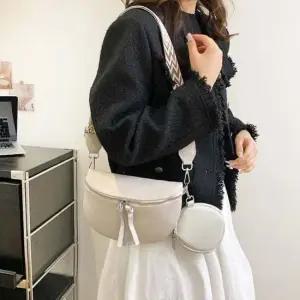 가죽 반달 크로스백 여성 캐주얼 미니 일상용 가방