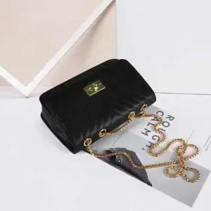 연말모임룩가방 연말모임룩가방 체인 데이트룩 선물 크로스백 미니백 여자 보세