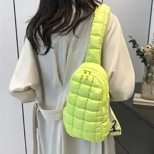 벨트백 벨트 슬링 백 크로스 패딩 가방 연두 여성슬링백