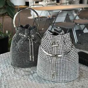 크로스백 블링블링 버킷백 토트백 실버 피체 스터드 여성가방