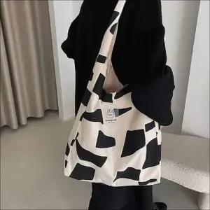 크로스백 프린팅 숄더백 매듭끈 길이조절 사각 데일리백 캔버스