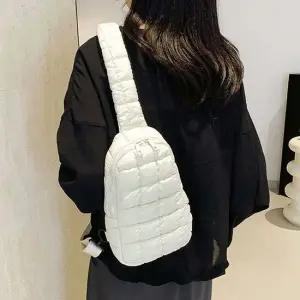 벨트백 허리가방 가방 벨트 여성 아이보리 패딩 여자 크로스 여성슬링백