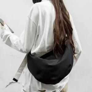 반달모양 크로스백 캔버스 호보백 데일리 학생 가방 여성크로스백