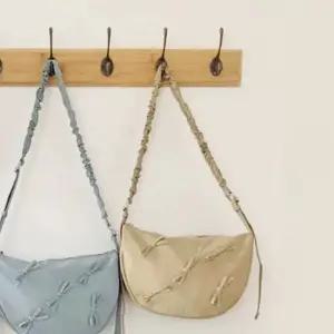 여성숄더백 곱창끈 크로스백 여성핸드백 베이지