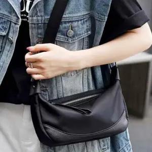 여성 크로스백 보조 데일리 출근 가방 핸드백 블랙 여성크로스백