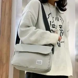 그레이색 크로스가방 남자 여자 학생용 기본 크로스백 보조가방