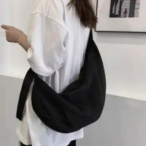 호보백 데일리 하프문 크로스백 가방 나일론 심플 하프문