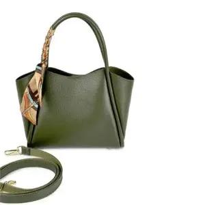 가죽 토트 크로스 가방 핸드백 스카프 카키그린 여성가죽크로스백