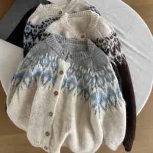 겨울 패턴 도톰 여성 예쁜 긴팔 니트 가디건 눈꽃 여자 노르딕 라운드 간절기 도톰한