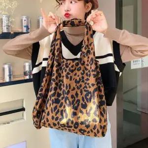 쇼퍼백 호피의계절 여성토트백 코듀로이 레오파드 숄더백