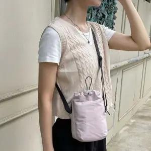 여성 버킷 크로스백 스트링조임 슬림스트랩 미니 가방 버킷크로스백