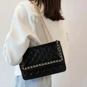 여성미니백 여성미니백 스퀘어 데이트룩 퀼팅 하객룩 크로스백 체인 여자