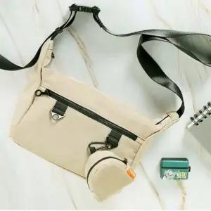 여행 보조 여성 파우치 크로스백 심플 가방 베이지 남성캐주얼크로스백