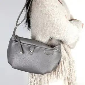 심플 데일리 여성 하프문 똑딱이 크로스 숄더백 미니크로스백