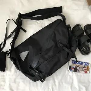 데일리 커플 남녀공용 스트릿 크로스백 가방