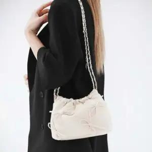 여성 미니 핸드백 숄더백 체인줄 리본 가방 아이보리 여성크로스백