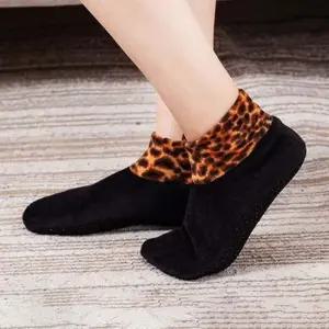 겨울 보온 양말 논슬립 실내 털 양말 호피무늬 덧신