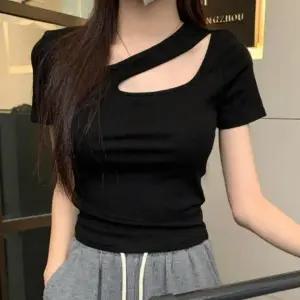 여성 여름 유니크 트임 라운드넥 크롭 반팔 티셔츠