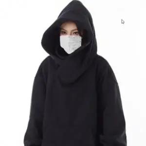 WL 오버핏 후드 맨투맨 넥워머 일체형 디자인으로 간편하게 착용 가능한 하이넥 턱받이 후드티