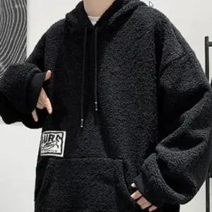 WL 포켓 디자인 겨울 후드티 편안한 착용감과 멋스러운 스타일을 동시에 갖춘 앞포켓 후드티